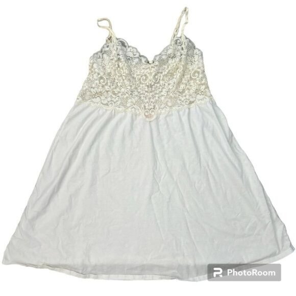 💥BOGO💥 Victoria's Secret Cream Lace Chemise - Picture 1 of 6